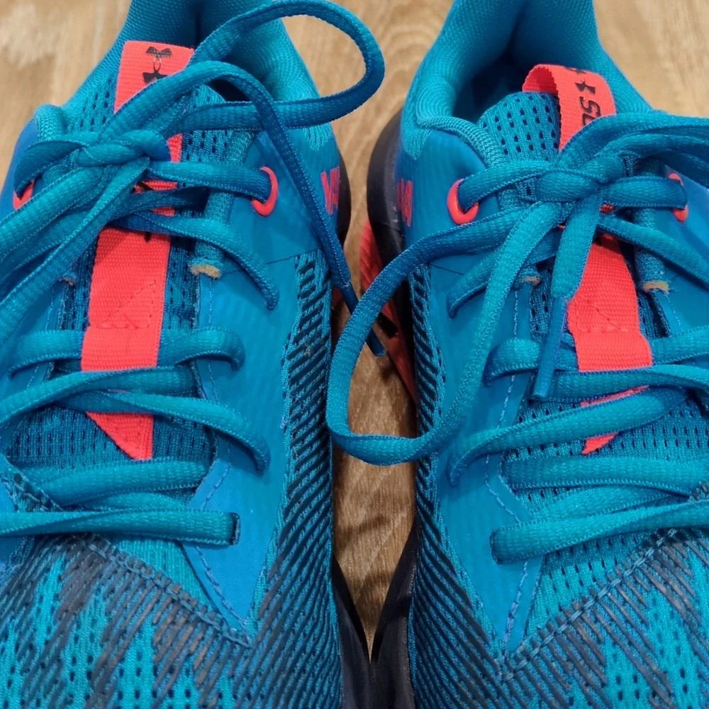 🧡💙 Under Armour Blue and Neon Orange Sneakers size 5Y 🧡💙 LIKE NEW!!!